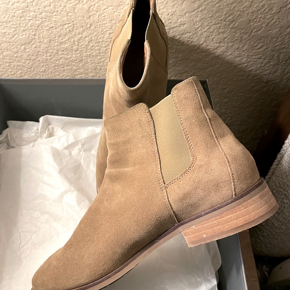 Aquatalia tan suede chelsea boots 8.5